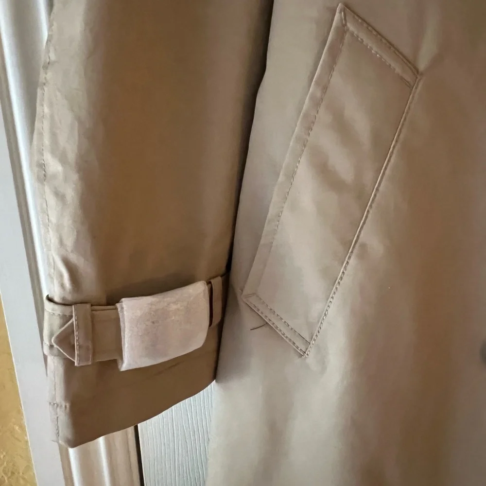 JWAnderson in collab with UniqloTrench Coat Beige Water Repellent size Large NWT